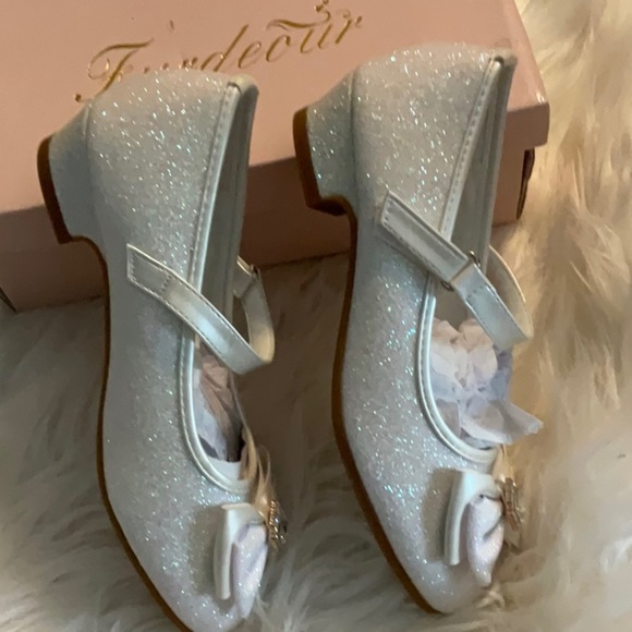 White Glitter Lace Flats with Bow And Pearl Detail - Picture 8 of 8